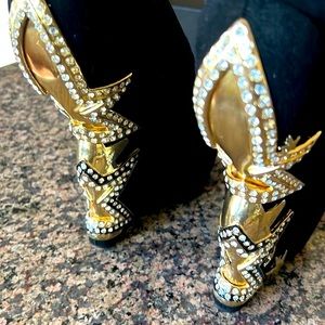 ZINing Black label, NWOT, leather soles, black velveteen, gold stars, Size 9